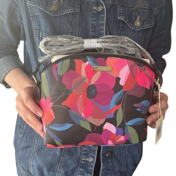 🌸 Stunning Trina Turk Floral on Black Crossbody Bag - NWT🌸 - Picture 12 of 12